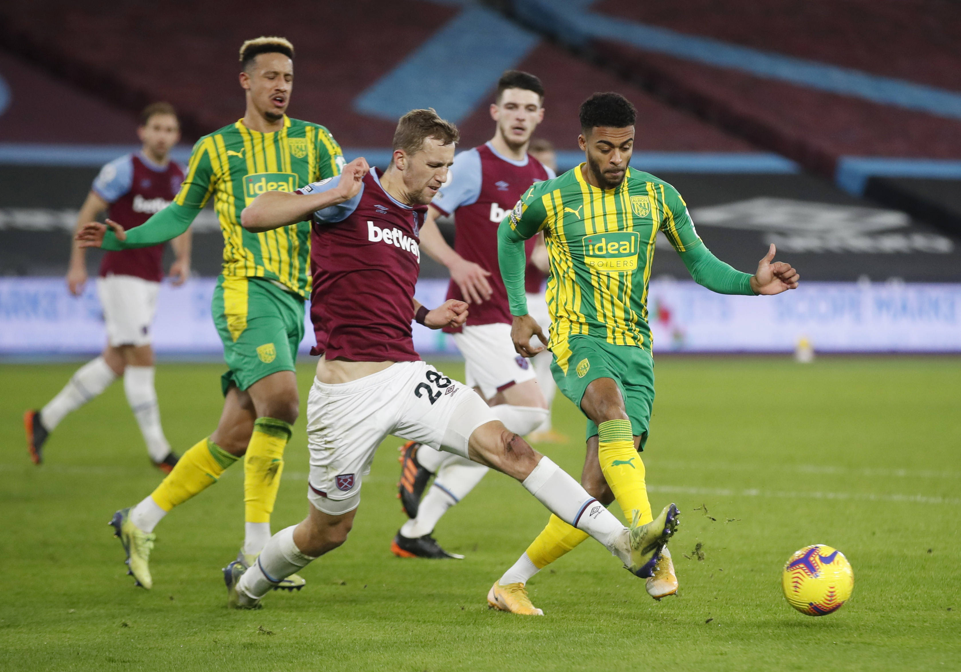 他的登场或 他的登场或